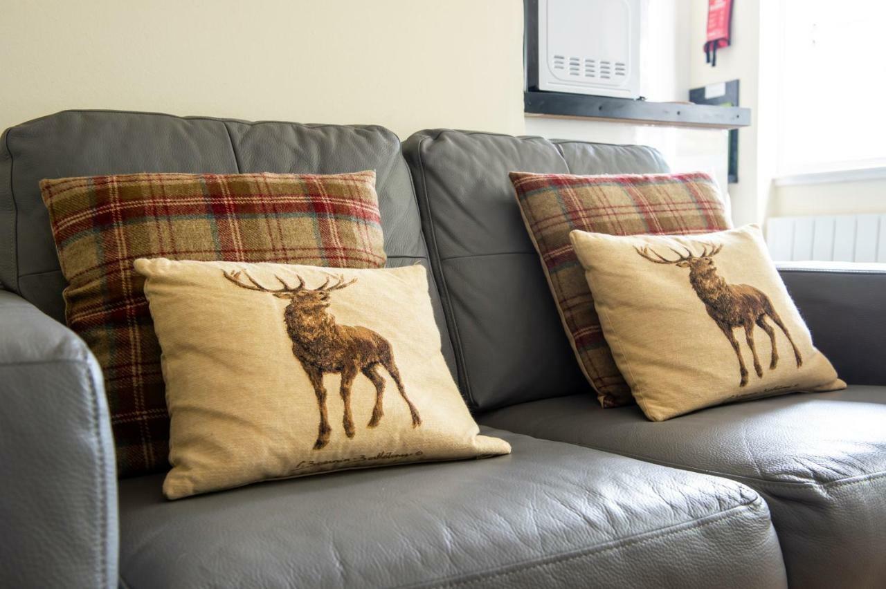 Stunning Studio Apartment Castle View Edinburg Exteriör bild