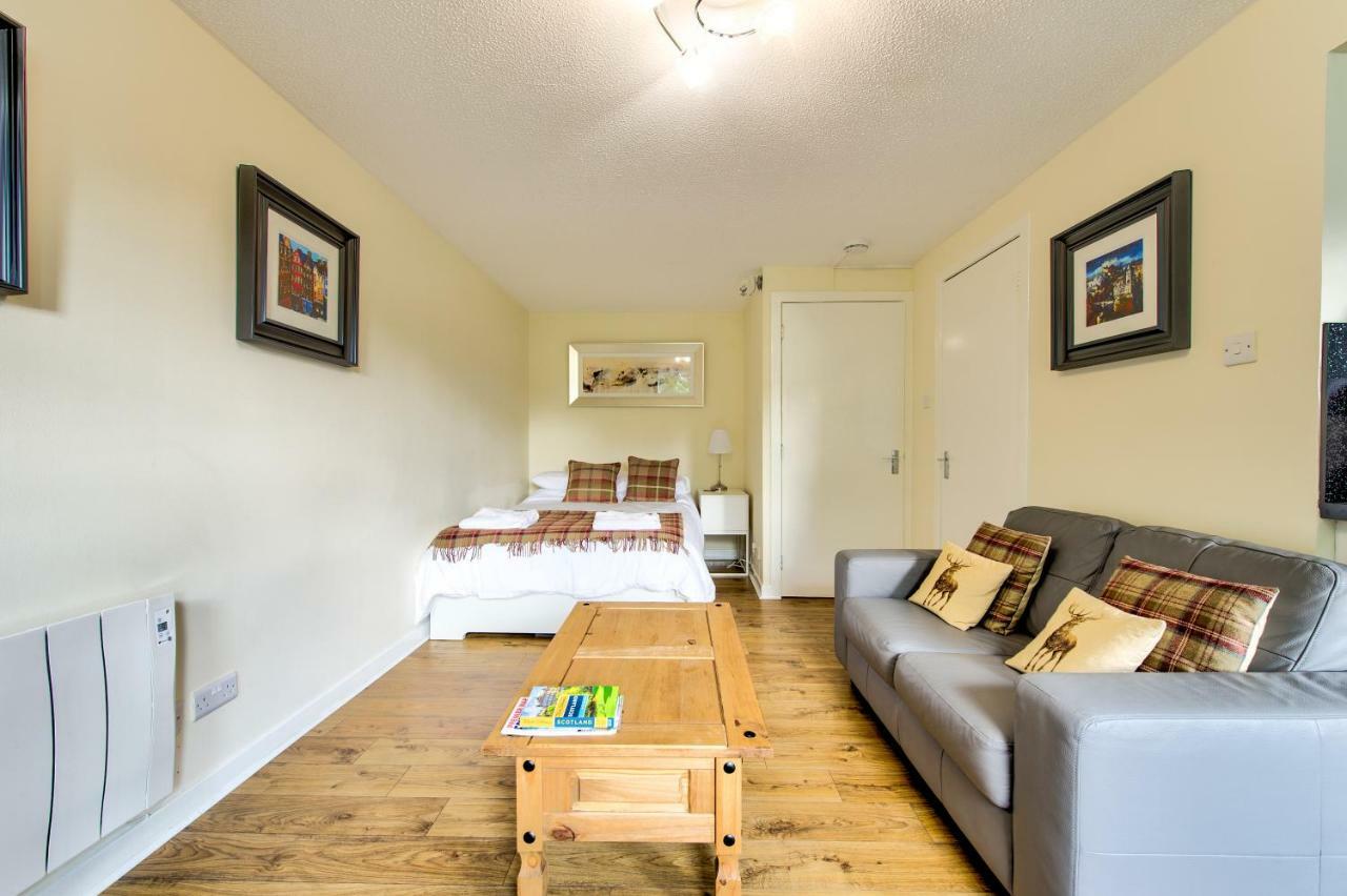 Stunning Studio Apartment Castle View Edinburg Exteriör bild