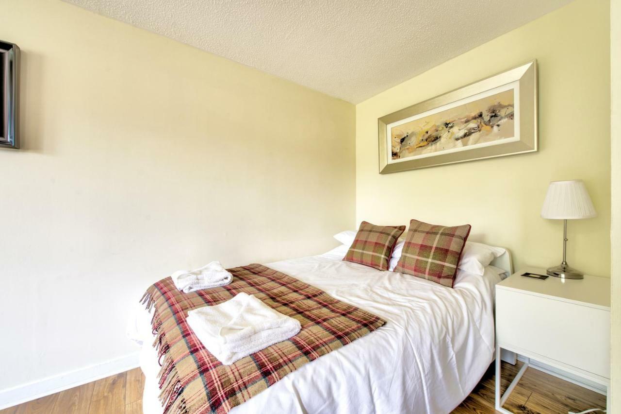 Stunning Studio Apartment Castle View Edinburg Exteriör bild