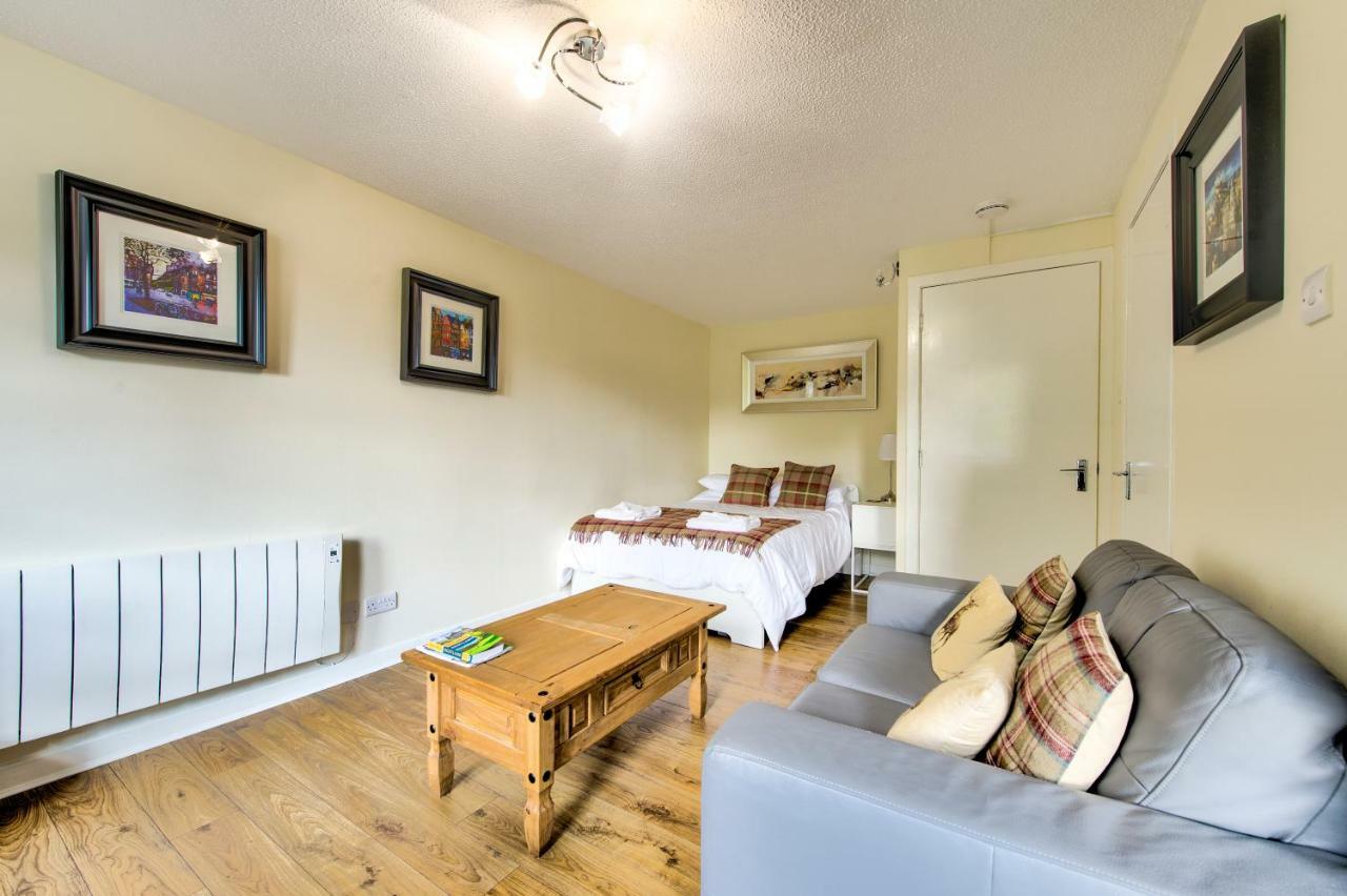 Stunning Studio Apartment Castle View Edinburg Exteriör bild